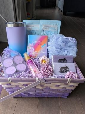 ShiPremium Spa Gift Basket – Includes Dne Lavender Bath & Body Gift Set - Purple